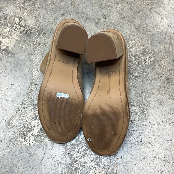 Ugg brand caramel suede ankle booties with peep toe - Picture 7 of 7